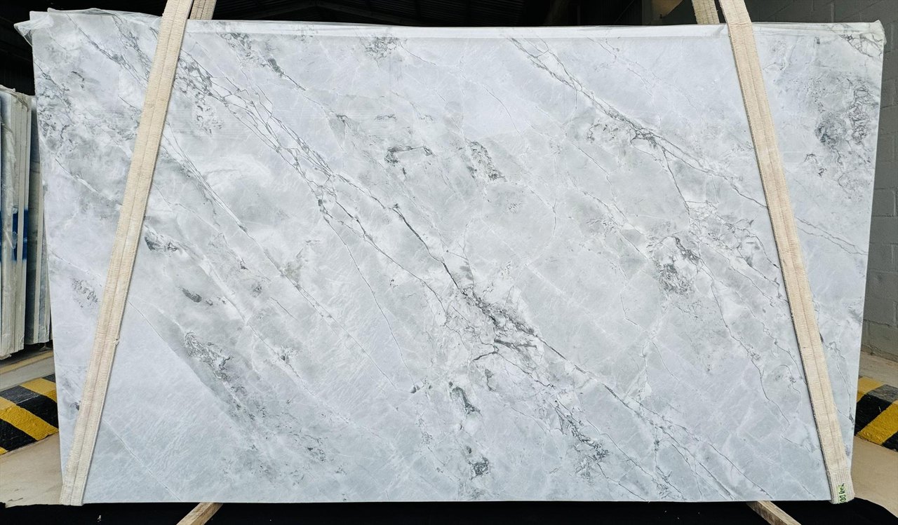 Super White — full slab