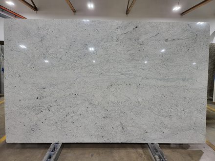 Colonial White · 3cm (1¼″) granite slab